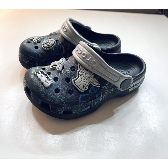 Crocs Kids Unisex Classic Star Wars Clog Baby Yoda/Grogu - Picture 1 of 3